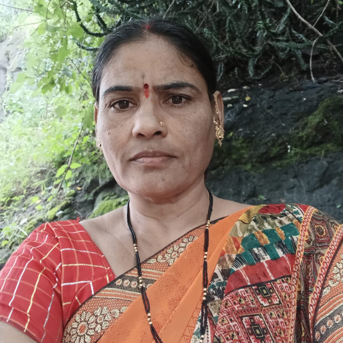 सौ. योगिता वसंत निघूट